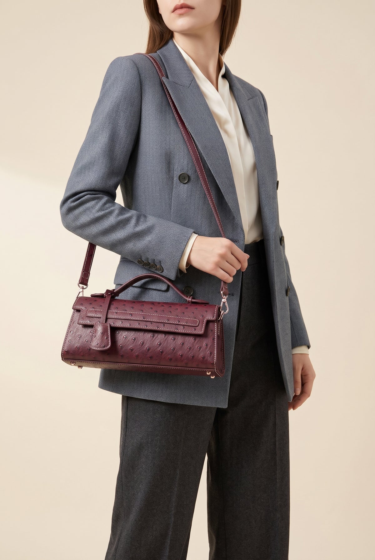 Pochette Jasmin embossée effet cuir d'autruche, vue portée