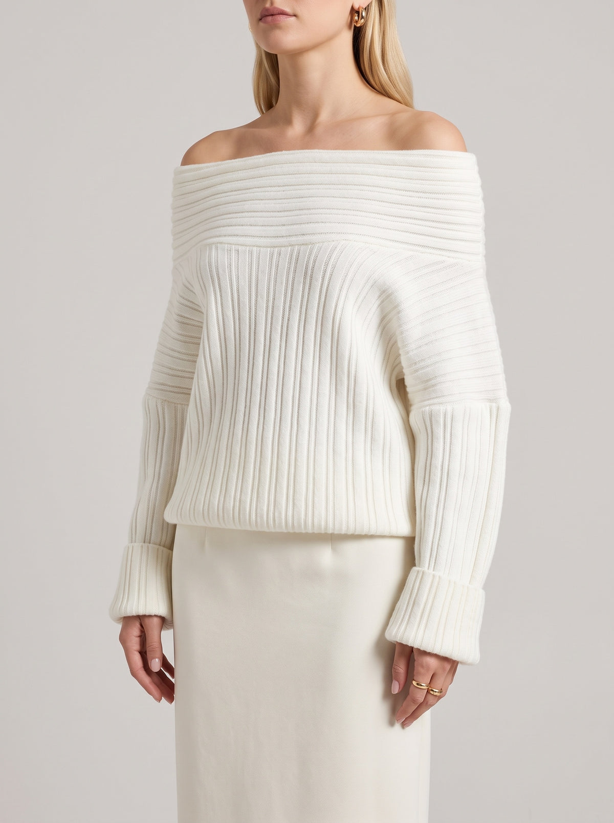 Aelwen Off-The-Shoulder Jumper - White