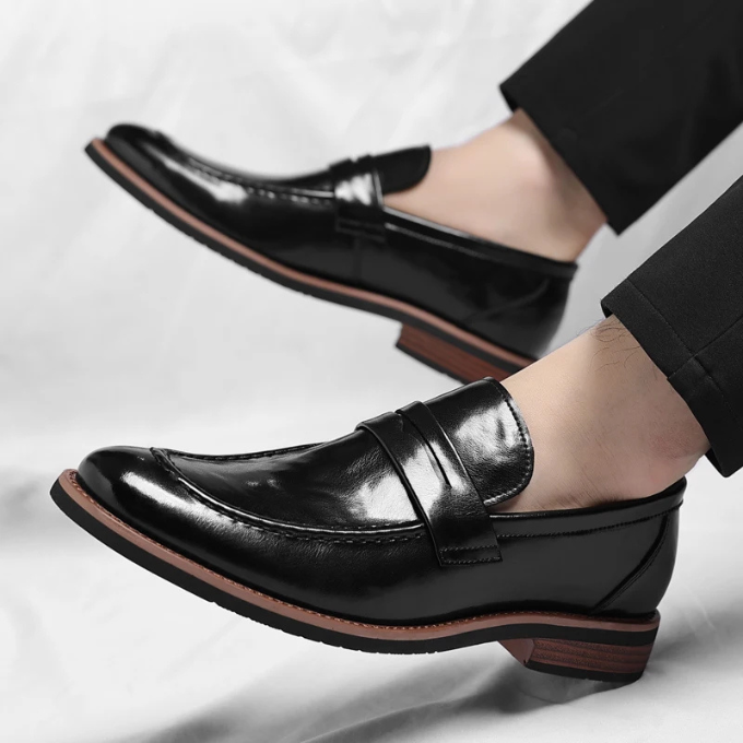 Les chaussures en cuir Metro classiques
