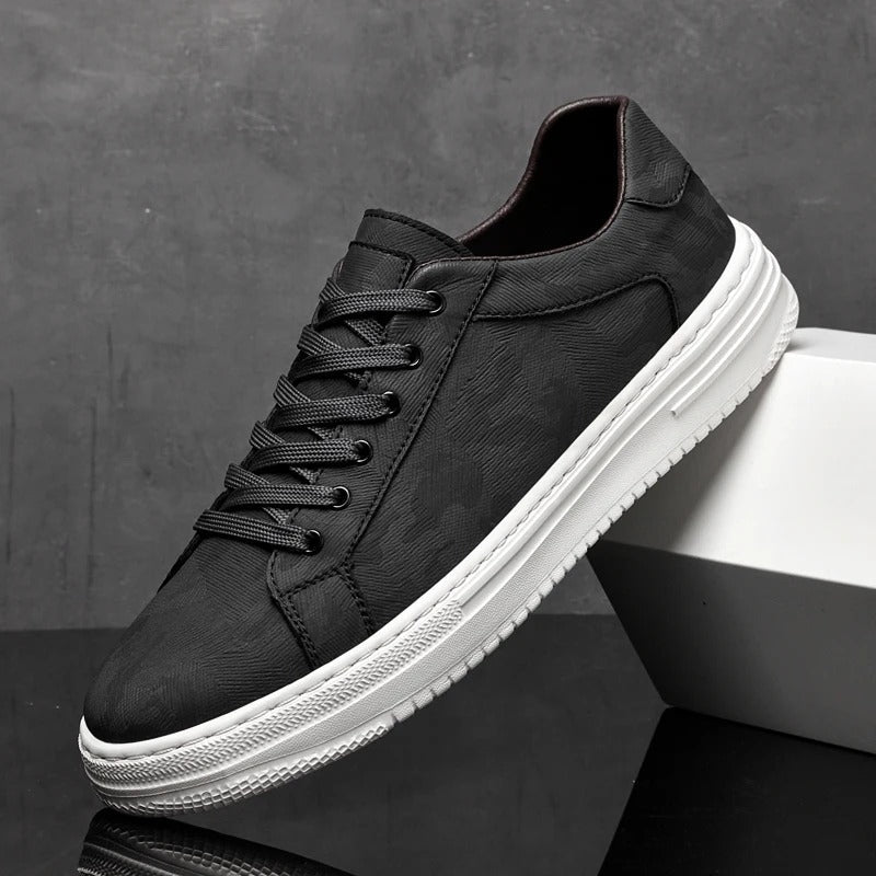 Belmont Classic Sneaker — détail cuir