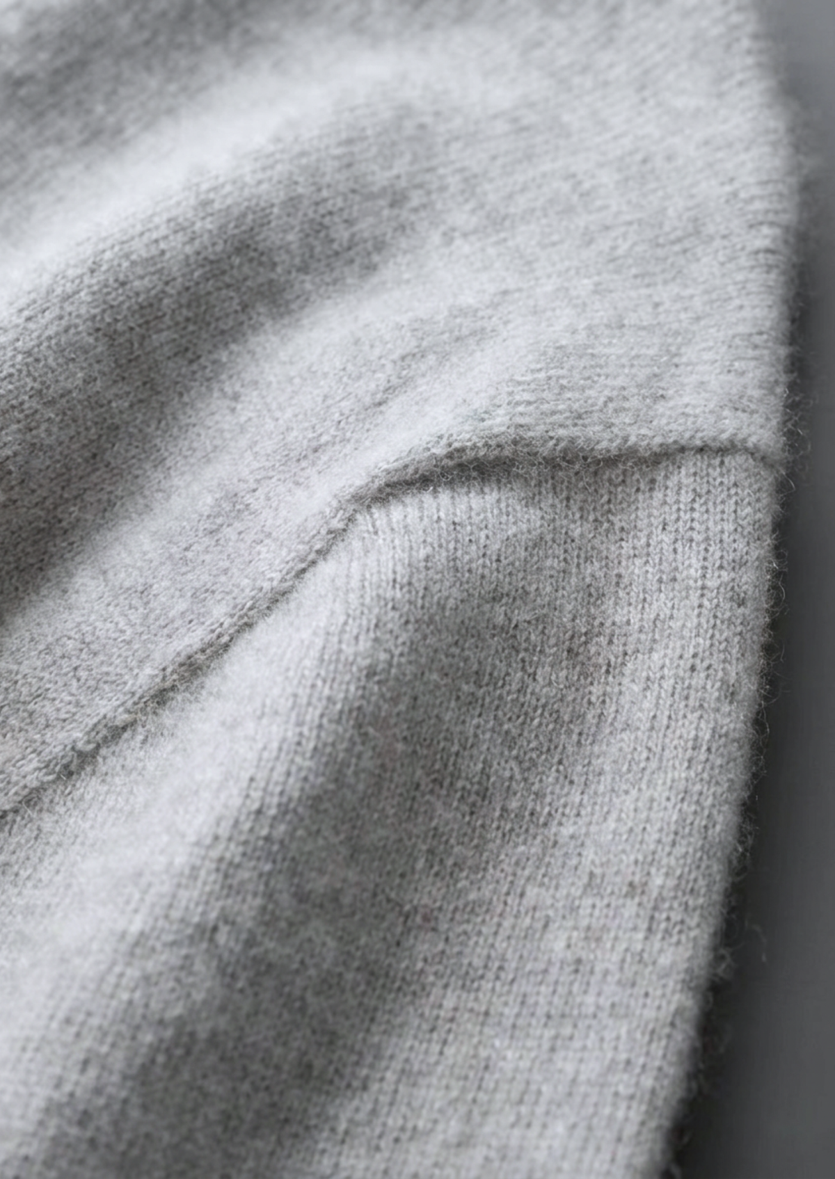 T-Shirt col rond classique en cachemire premium gris clair