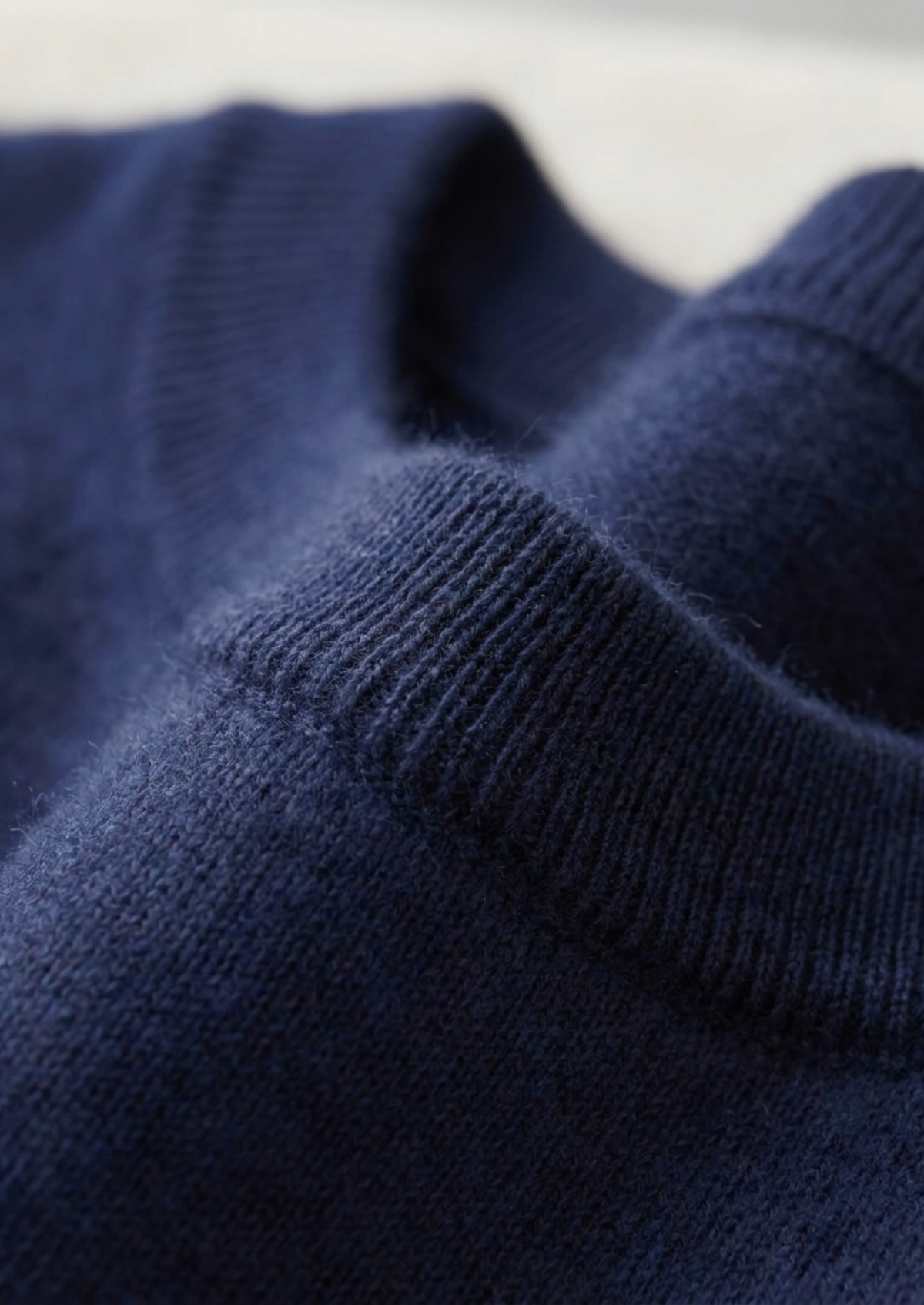 T-Shirt col rond classique en cachemire premium bleu marine