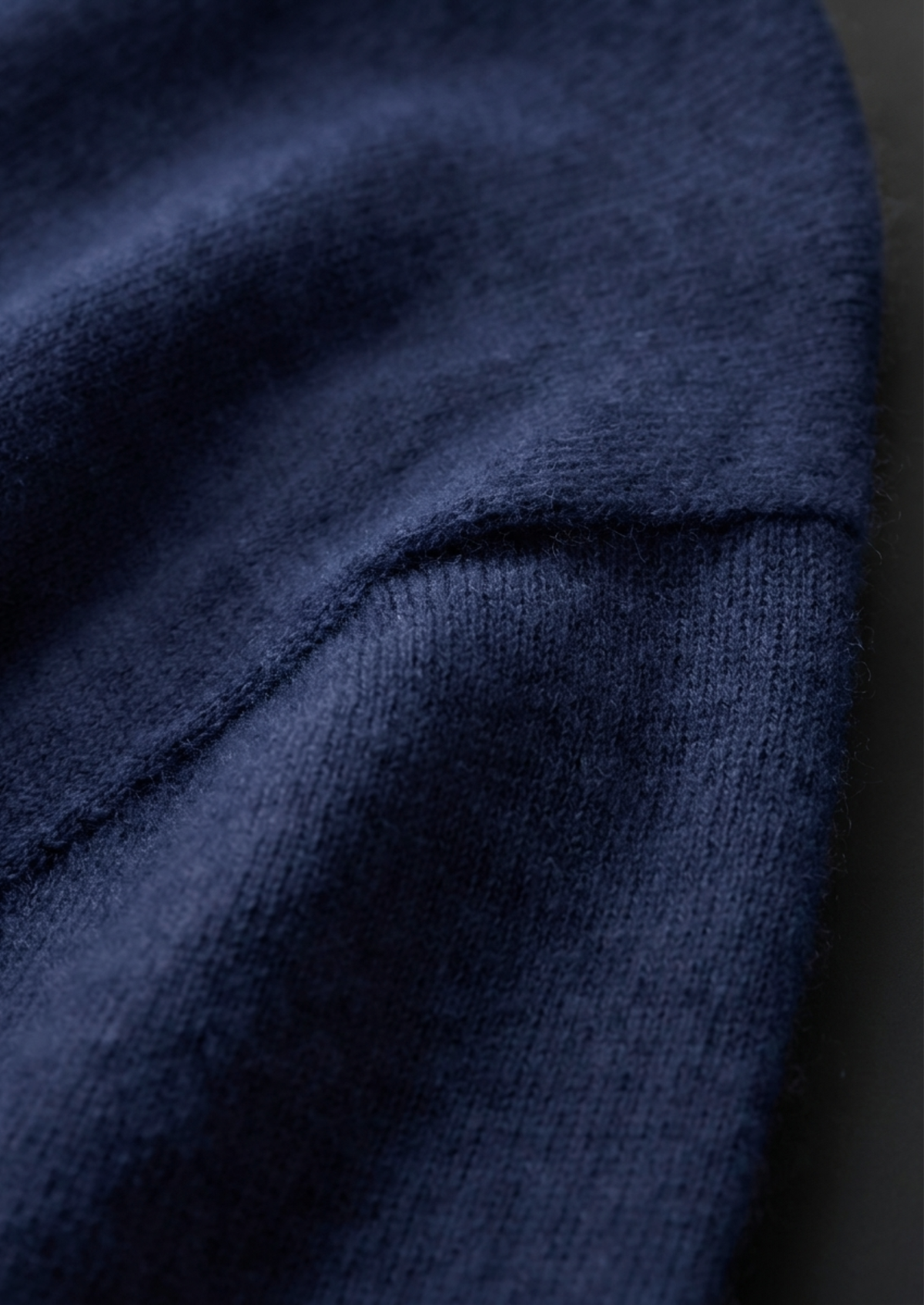 T-Shirt col rond classique en cachemire premium bleu marine
