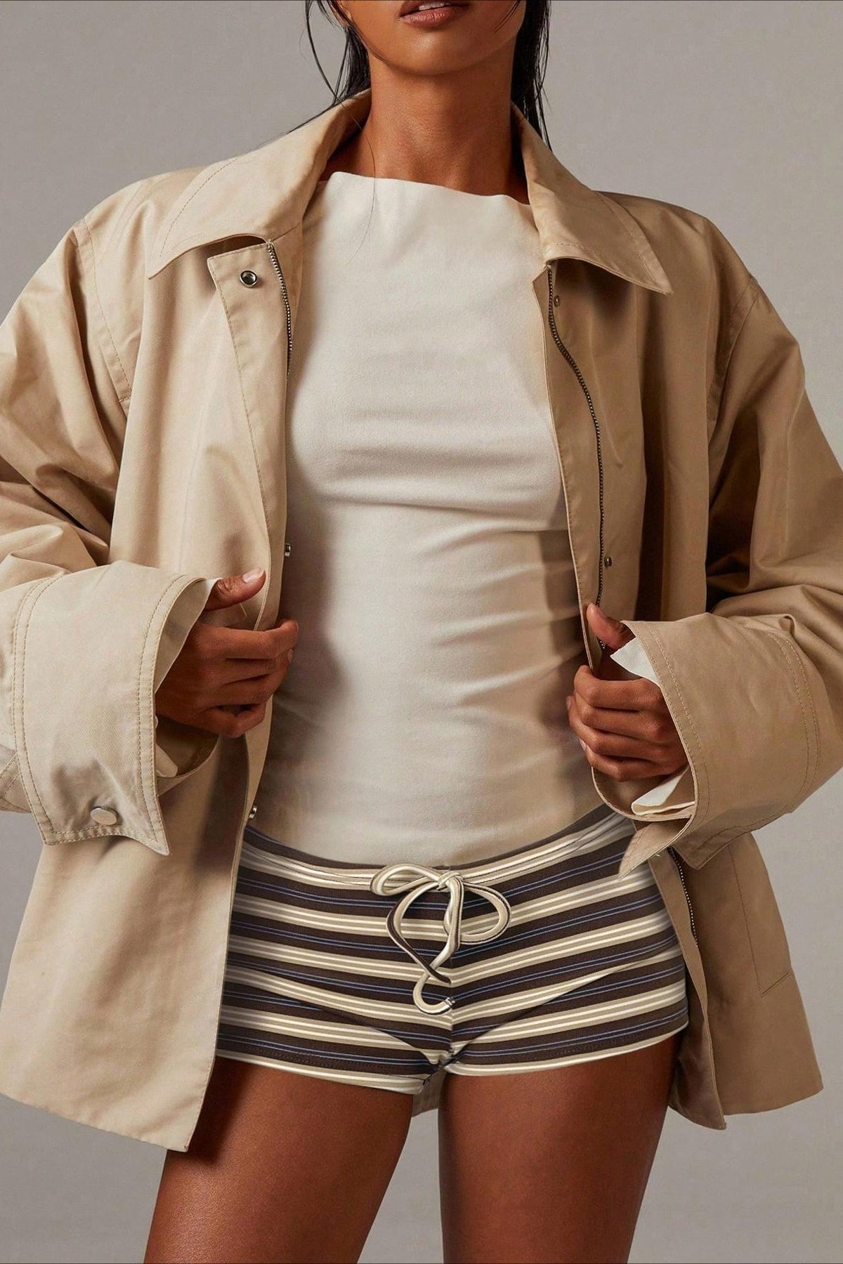 Short Malina rayé avec cordon et taille basse