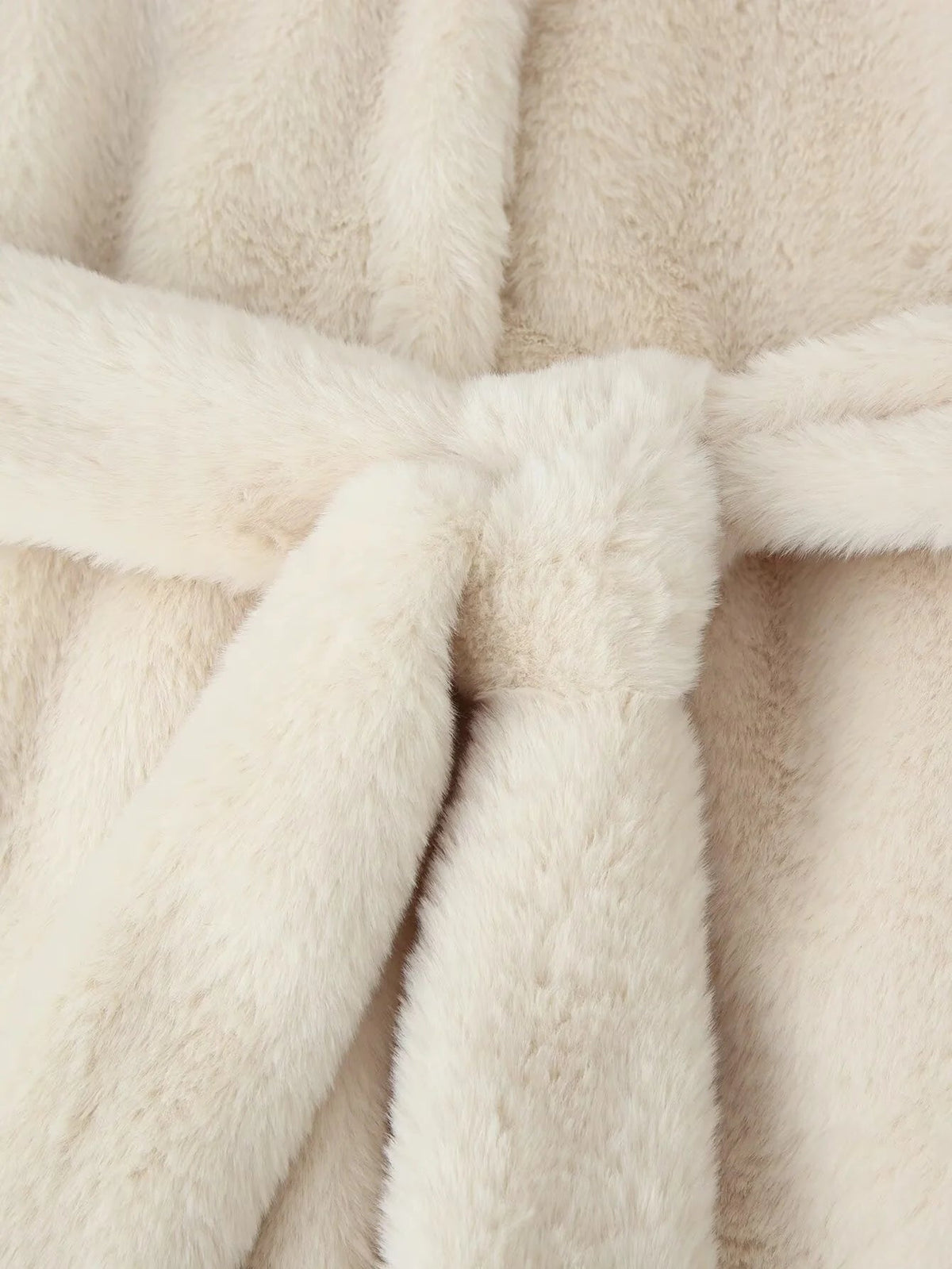 Manteau Farrah en fausse fourrure avec ceinture