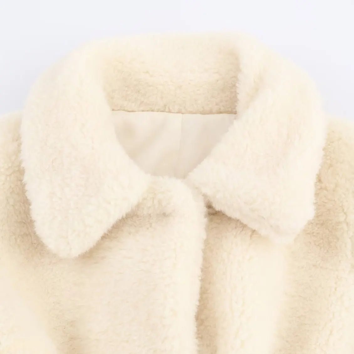 Manteau Aellinne en fausse fourrure avec ceinture