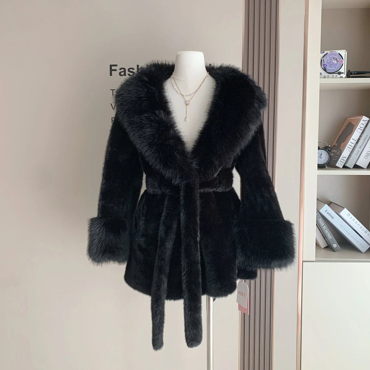 Manteau Jessa avec bordure en fausse fourrure