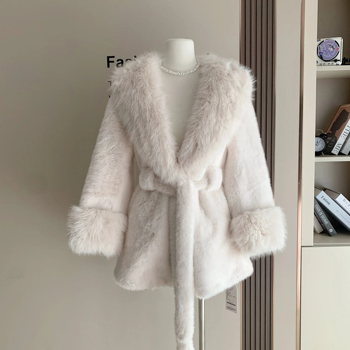 Manteau Jessa avec bordure en fausse fourrure