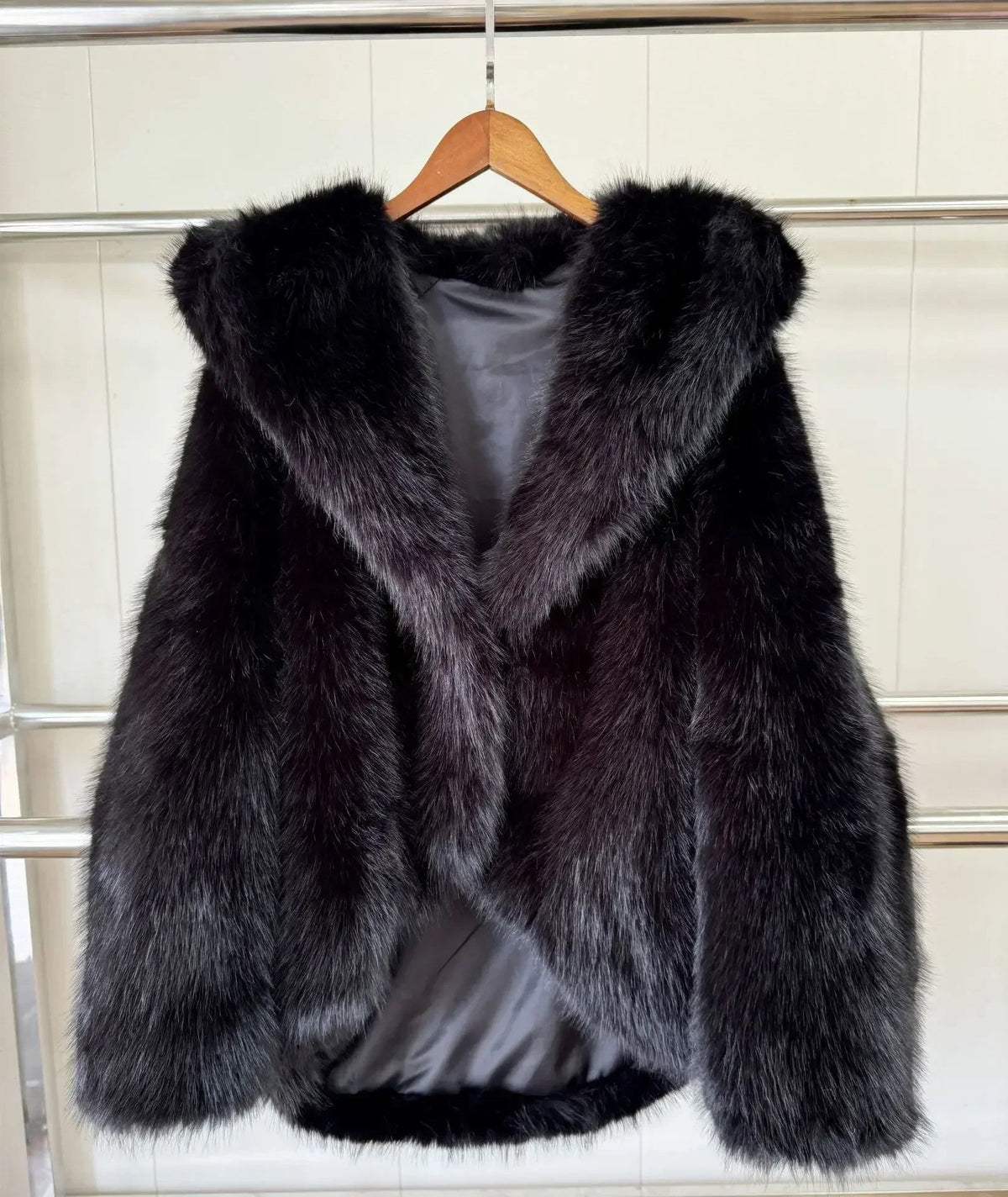 Manteau Nicki à capuche en fausse fourrure