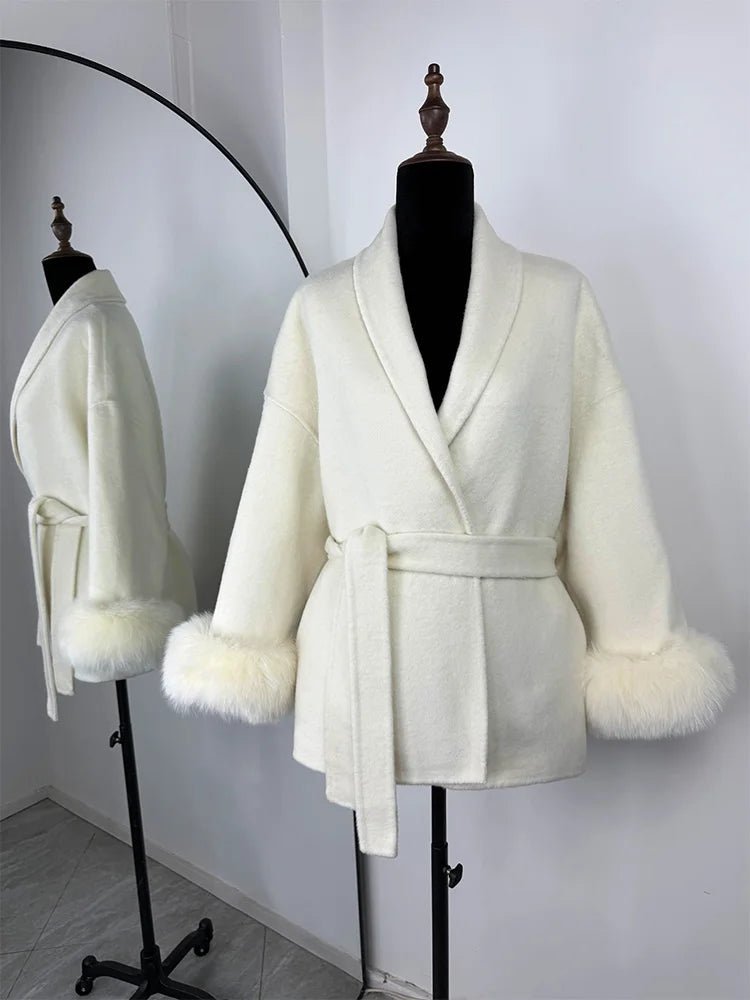 Manteau en laine avec poignets en fourrure de renard