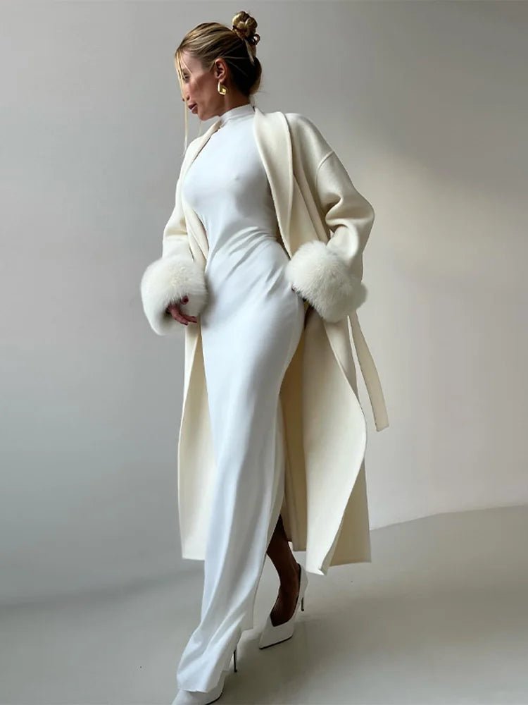 Manteau en laine avec poignets en fourrure de renard