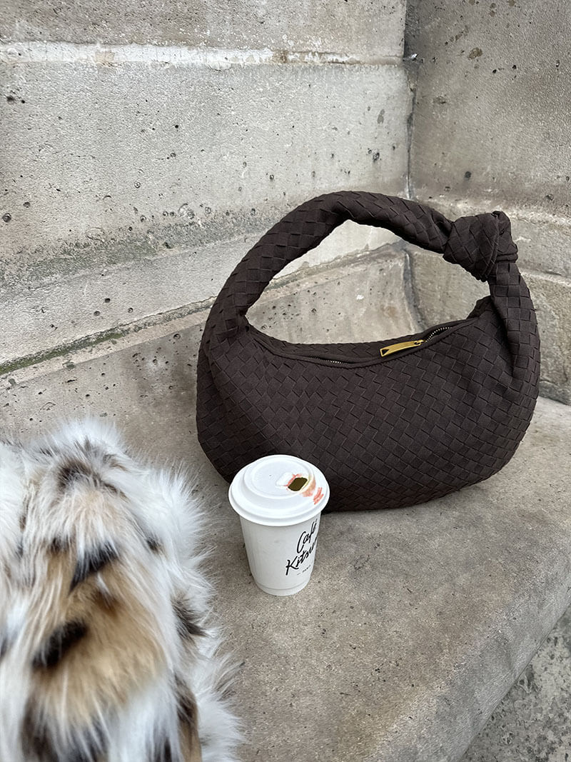 Sac bandoulière moyen en daim tressé