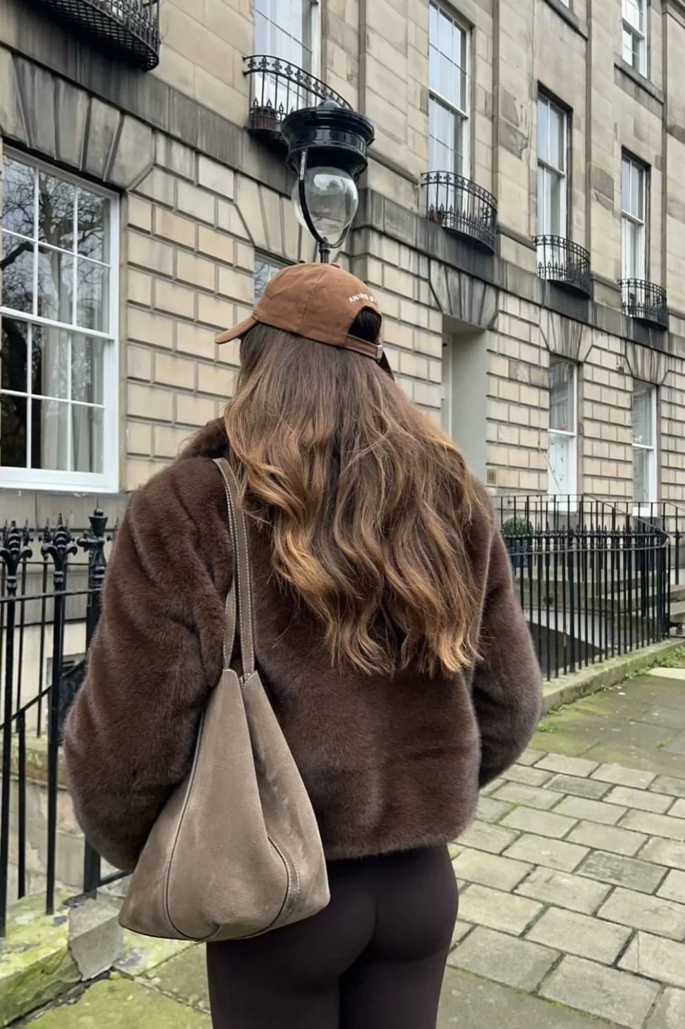 Manteau court Abby avec col en fausse fourrure