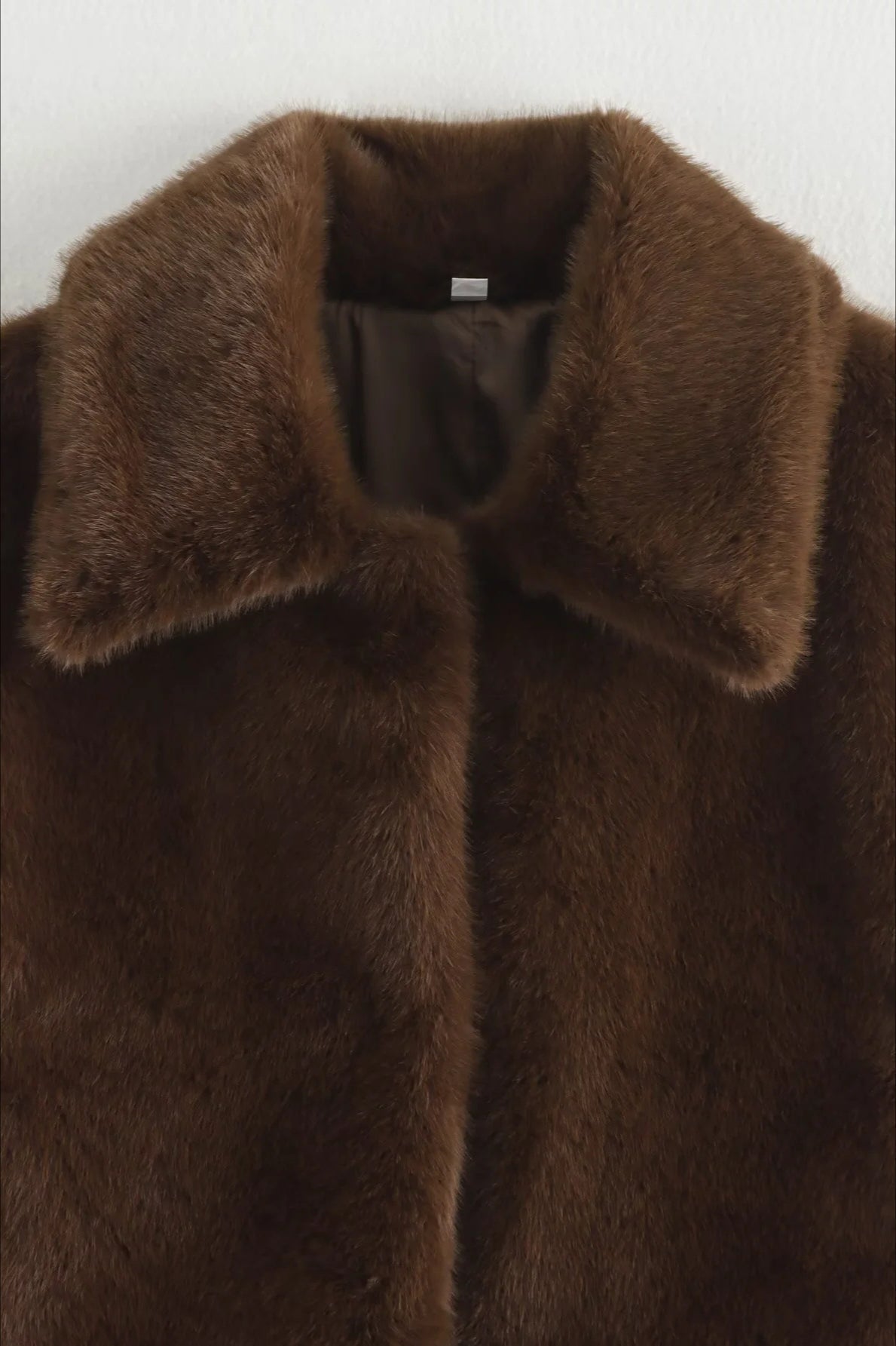 Manteau court Abby avec col en fausse fourrure