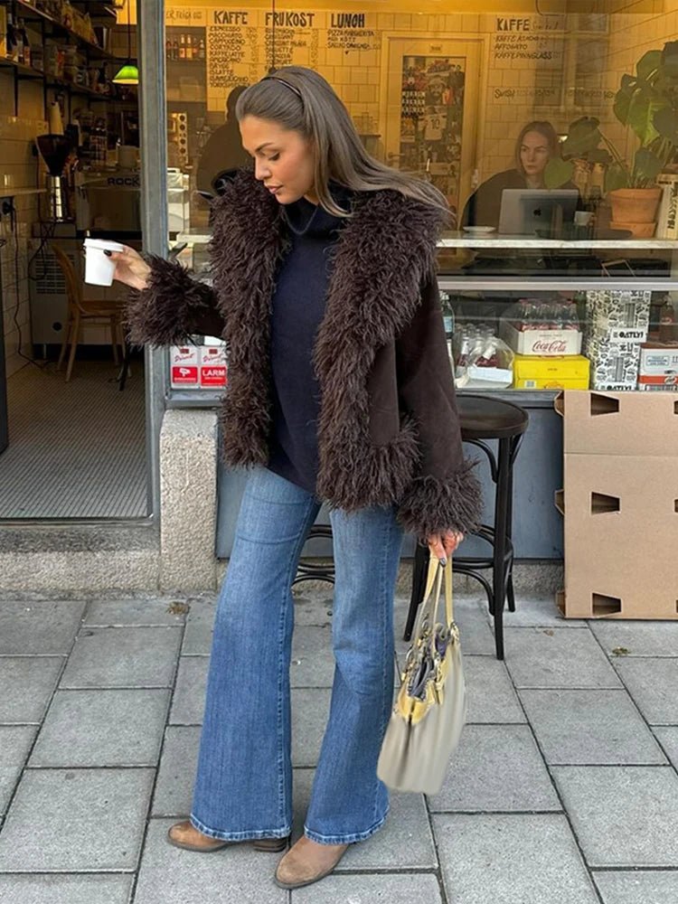 Manteau en fausse fourrure à marguerites