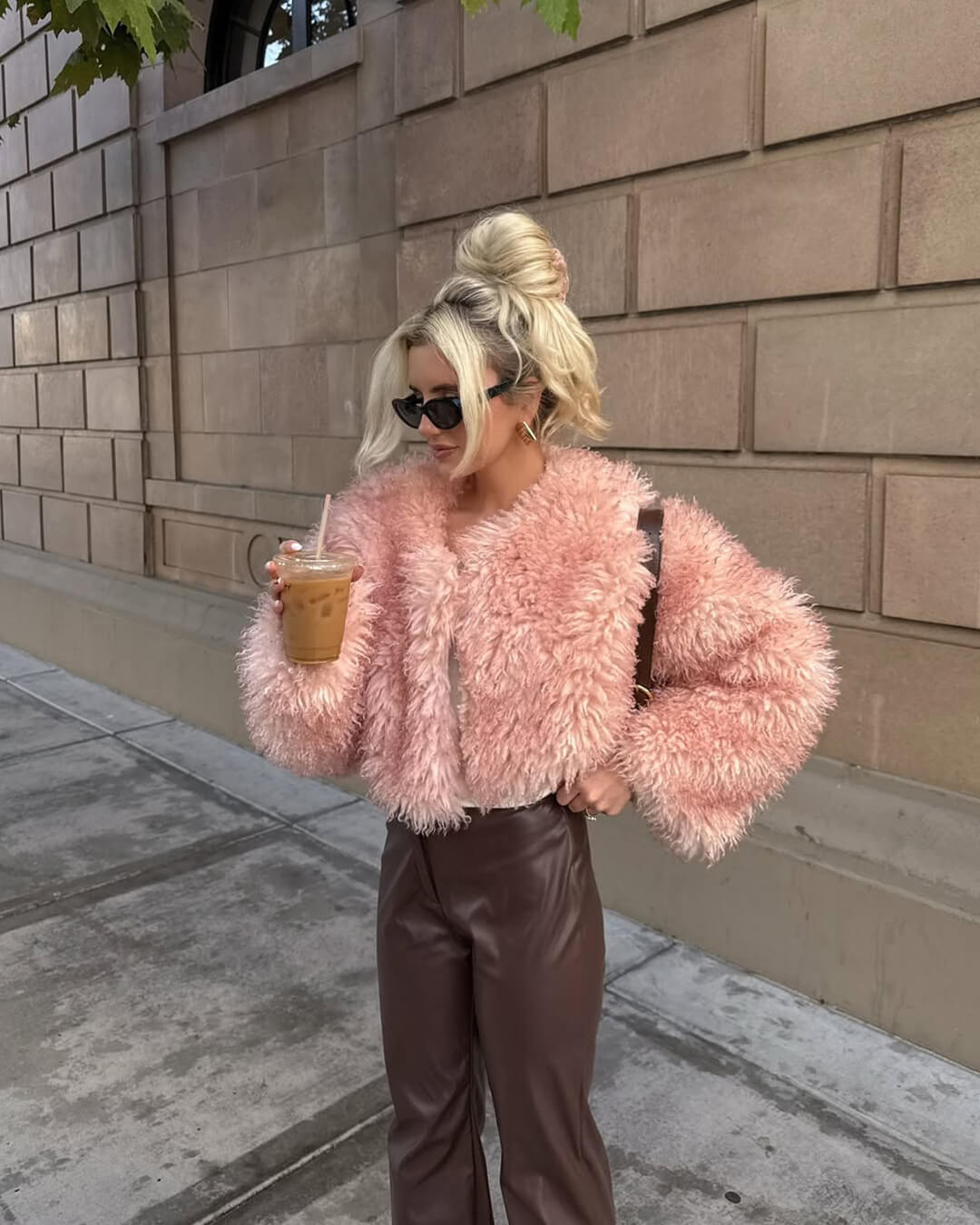 Manteau court Elsie en fausse fourrure duveteuse