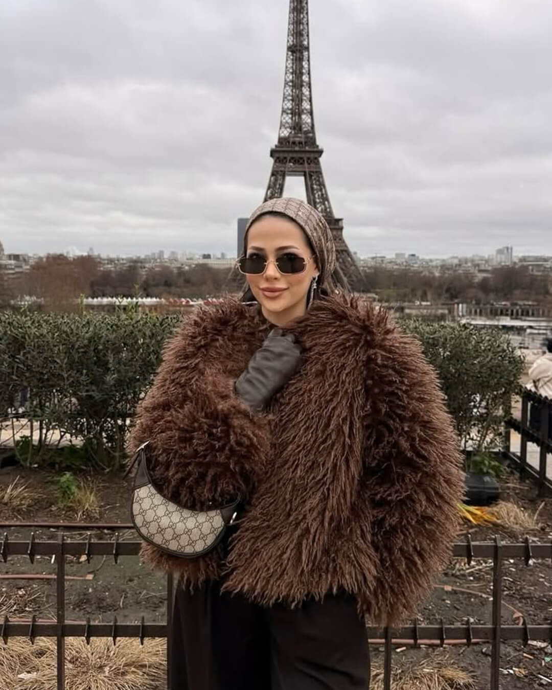 Manteau court Elsie en fausse fourrure duveteuse