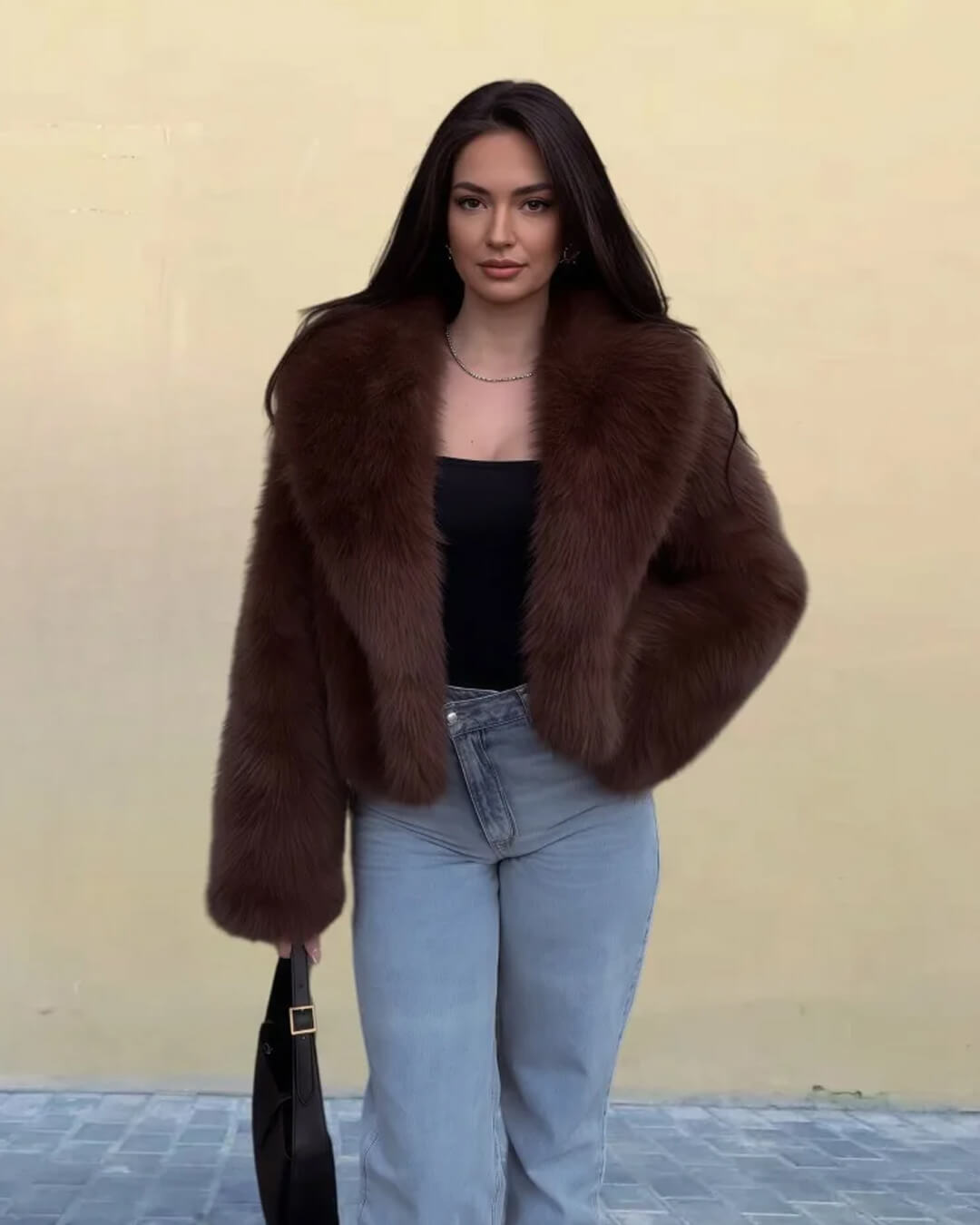 Manteau en fausse fourrure à col bouffant Emilie