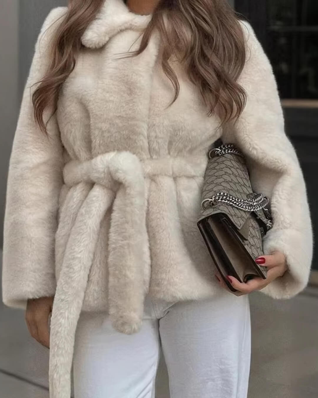 Manteau Farrah en fausse fourrure avec ceinture