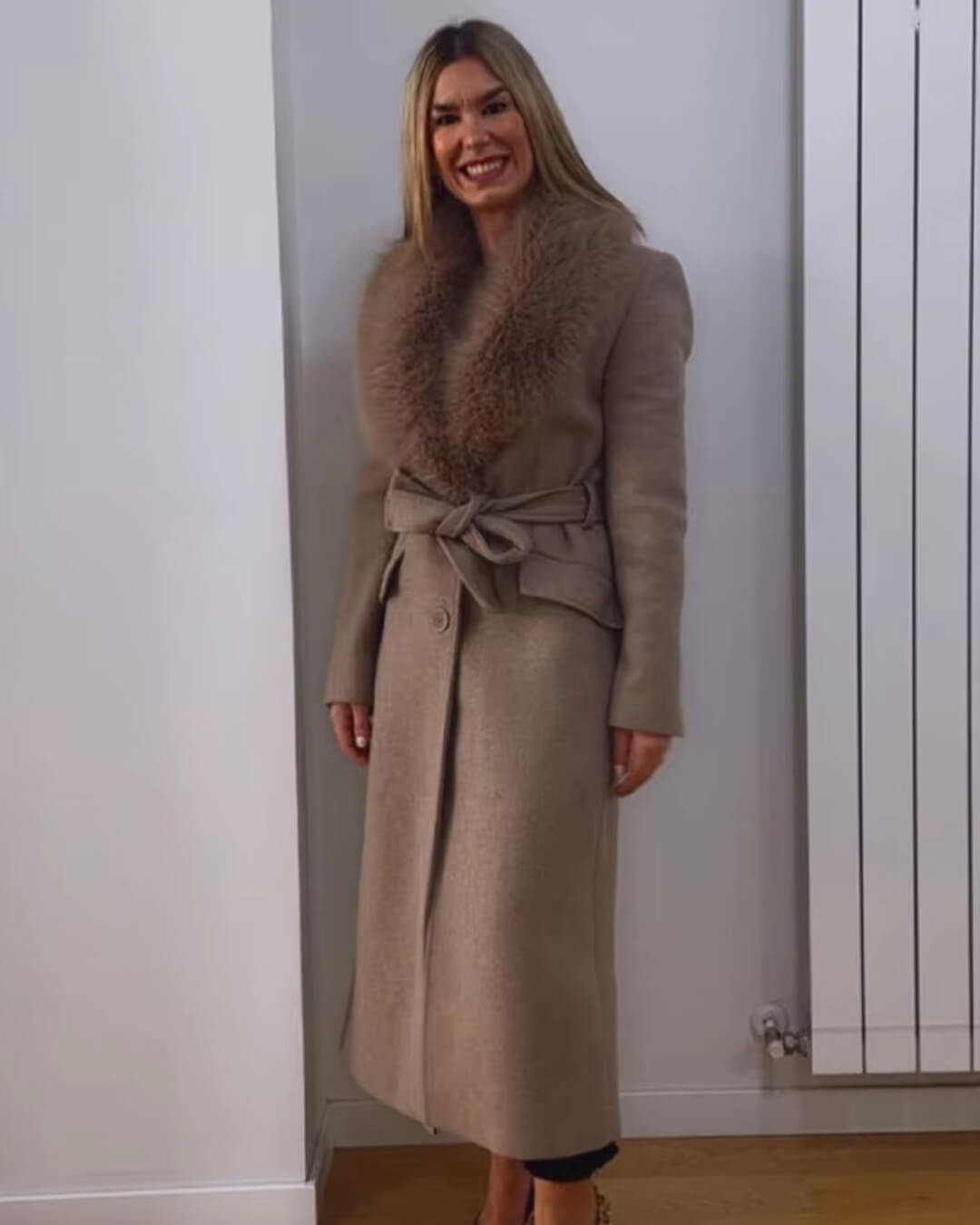 Manteau maxi Flora à col en fausse fourrure
