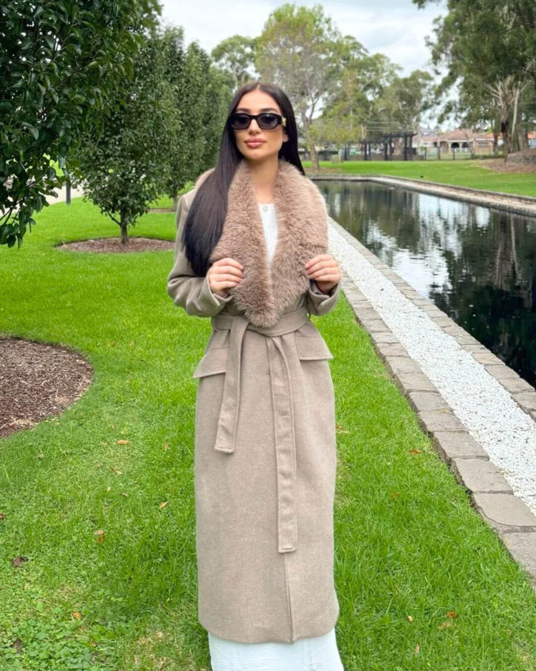 Manteau maxi Flora à col en fausse fourrure