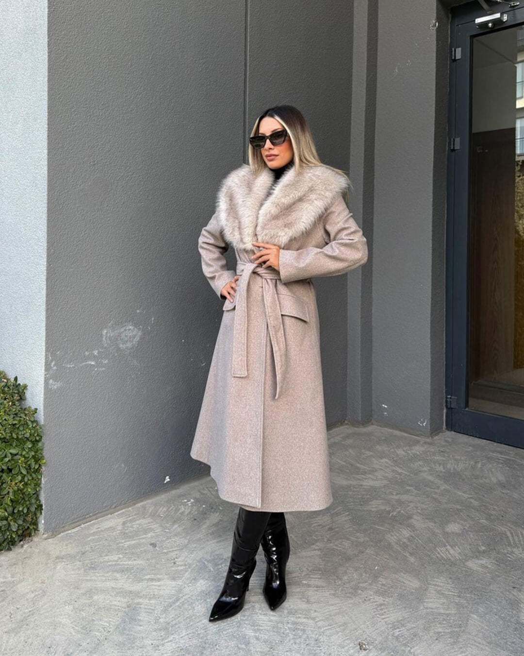 Manteau maxi Flora à col en fausse fourrure