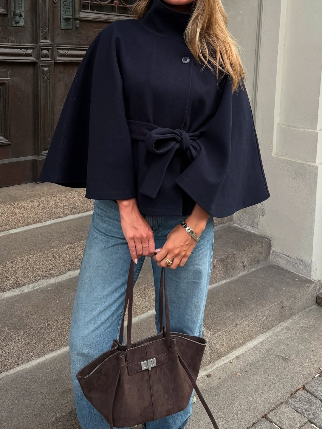 Veste cape élégante à col montant avec ceinture Arianne