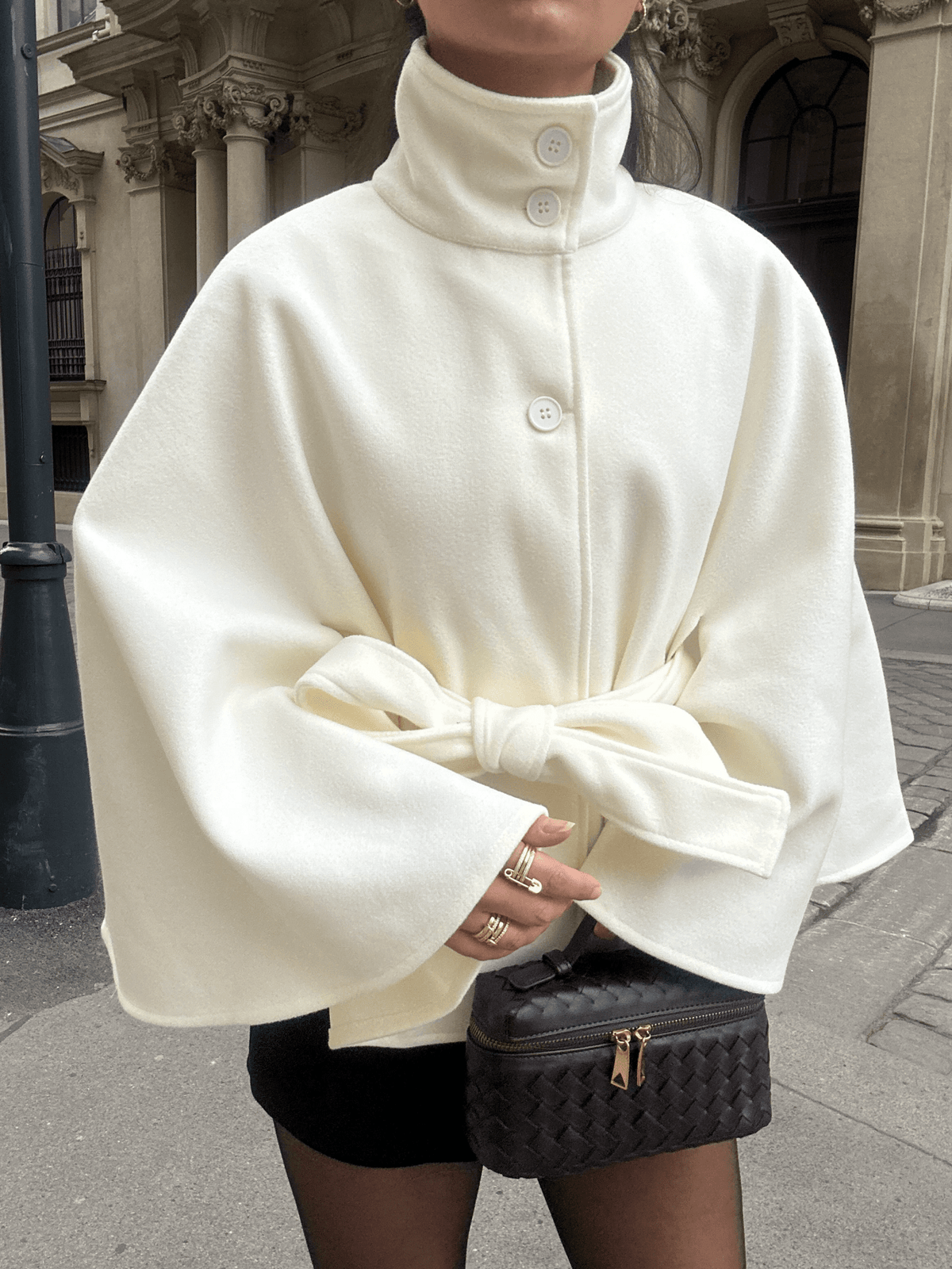 Veste cape élégante à col montant avec ceinture Arianne