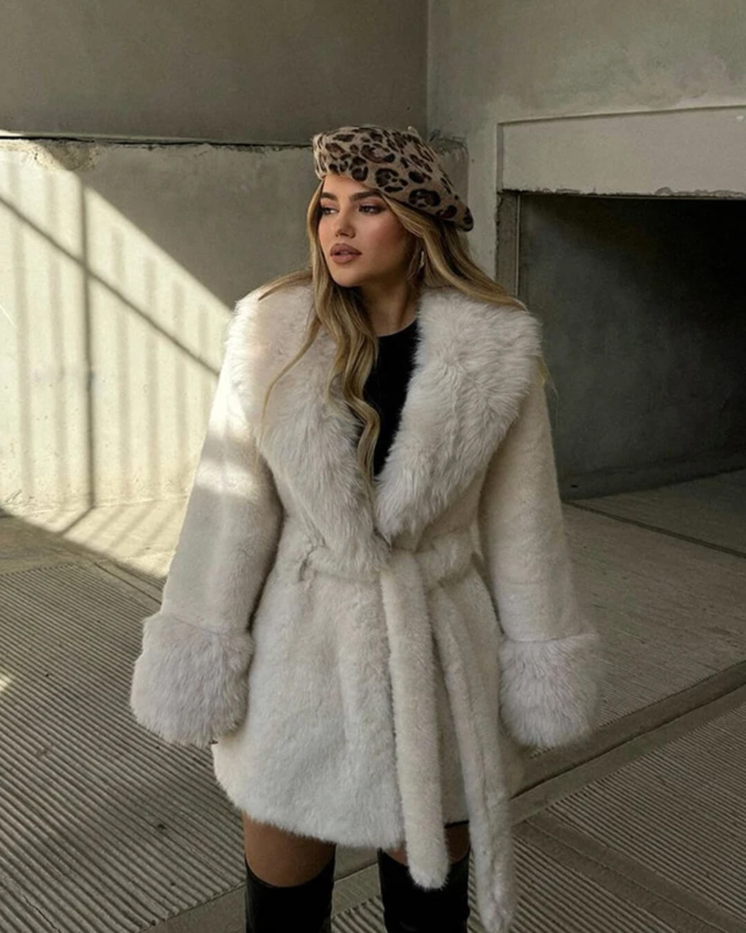 Manteau Jessa avec bordure en fausse fourrure