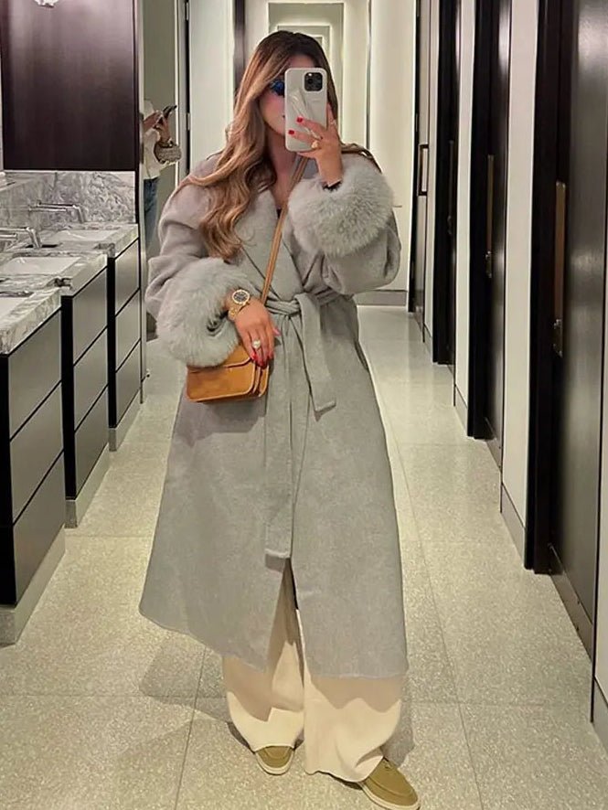 Manteau en laine avec poignets en fourrure de renard