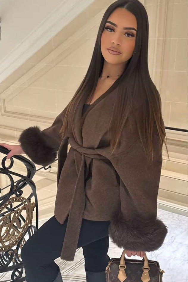 Manteau en laine avec poignets en fourrure de renard