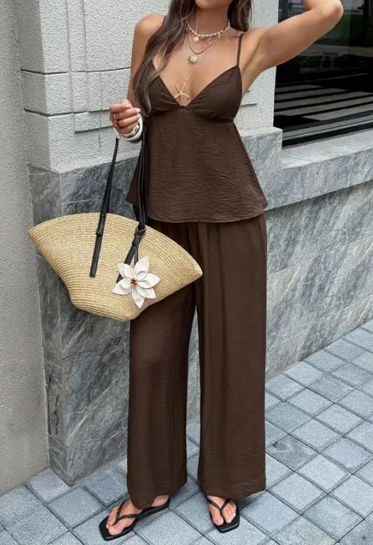 Ensemble Odette avec top à bretelles décolleté en V profond et pantalon à jambes larges