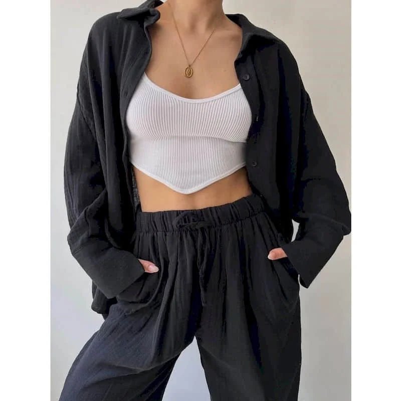 Ensemble français composé d’une chemise à revers à manches longues et d’un pantalon