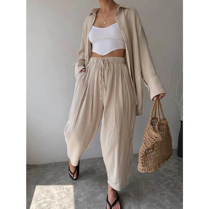 Ensemble français composé d’une chemise à revers à manches longues et d’un pantalon