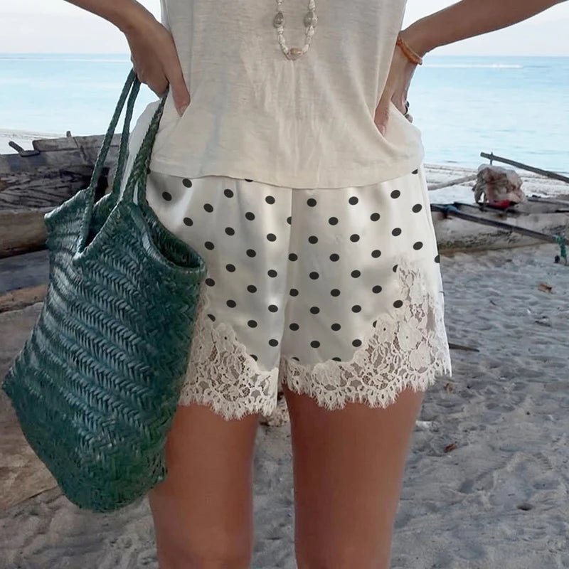 Short Lucy en satin avec dentelle et pois