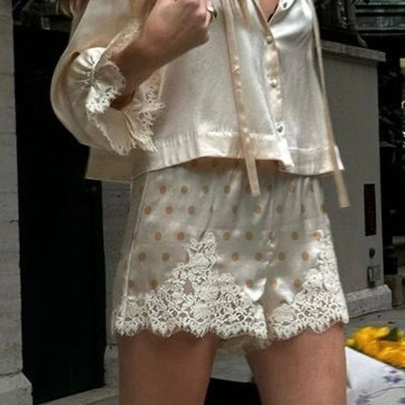 Short Lucy en satin avec dentelle et pois