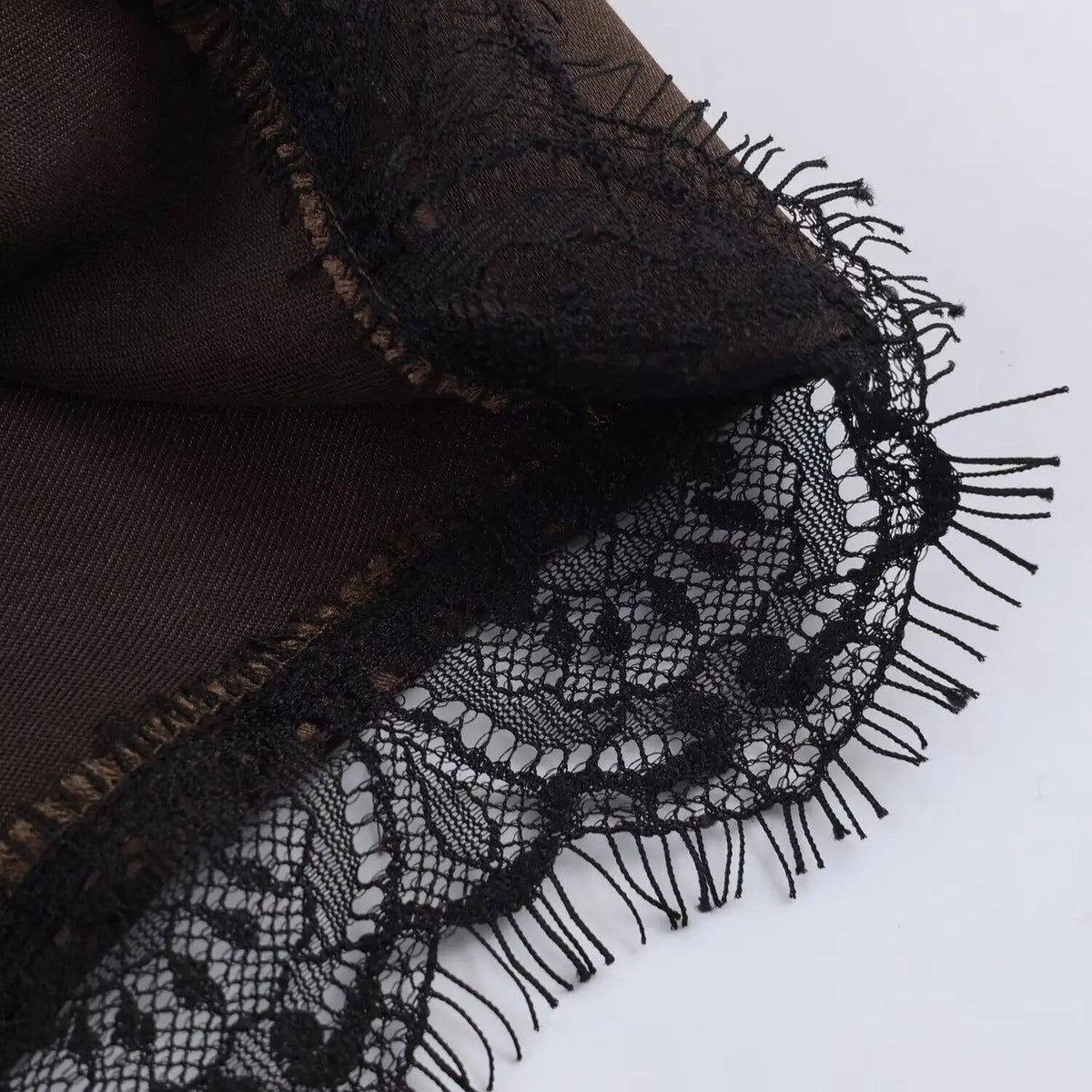 Shorty mini Xylia en satin avec dentelle