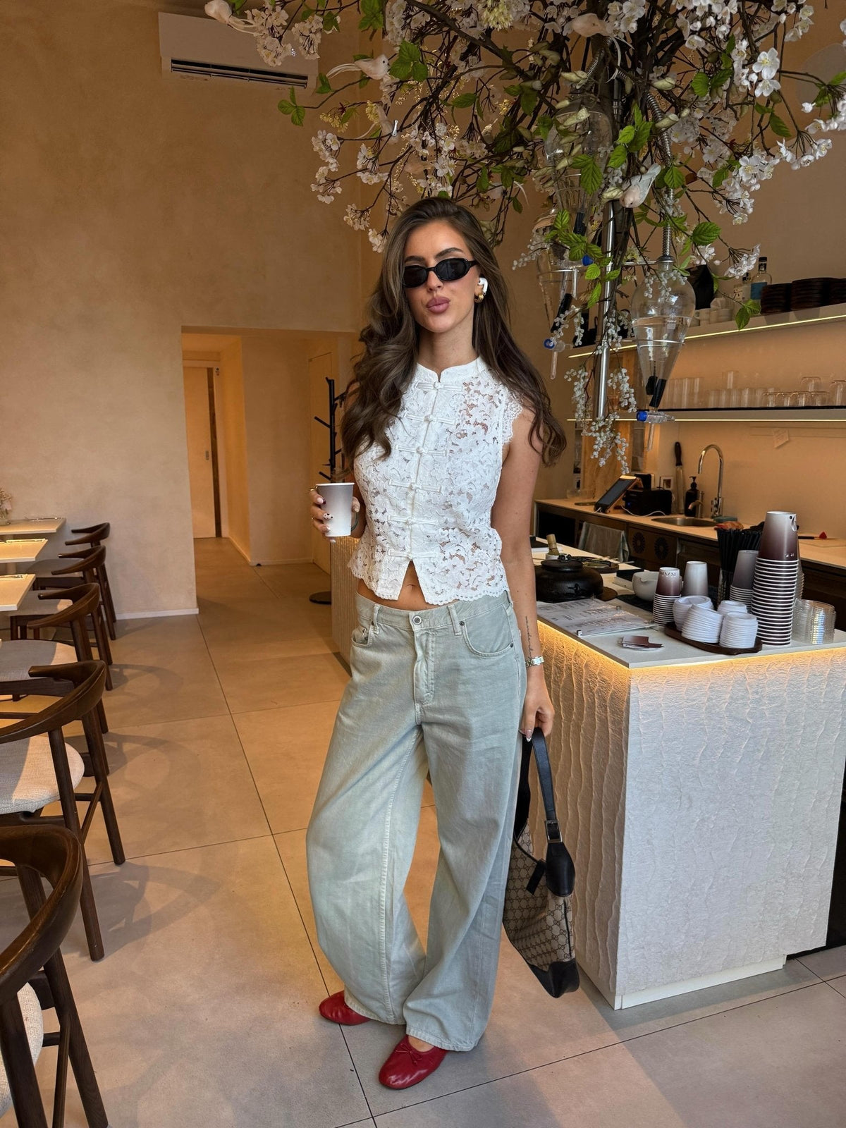 Top Bianca Mandarin sans manches en dentelle