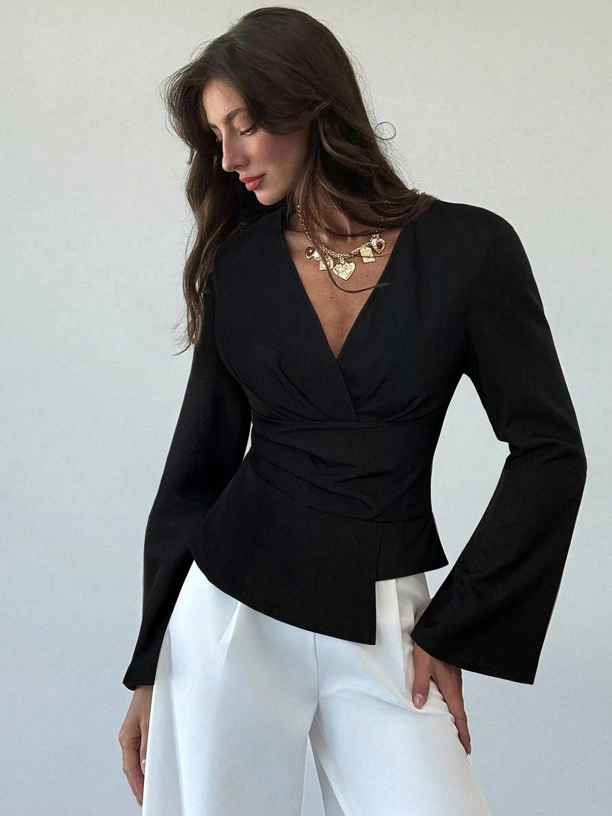 Blouse Chantelle asymétrique à manches évasées