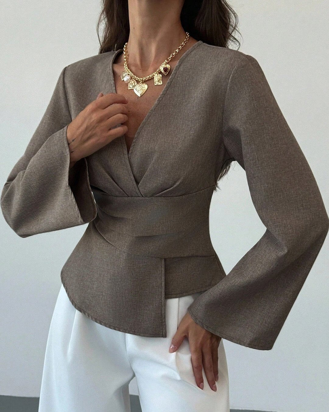 Blouse Chantelle asymétrique à manches évasées