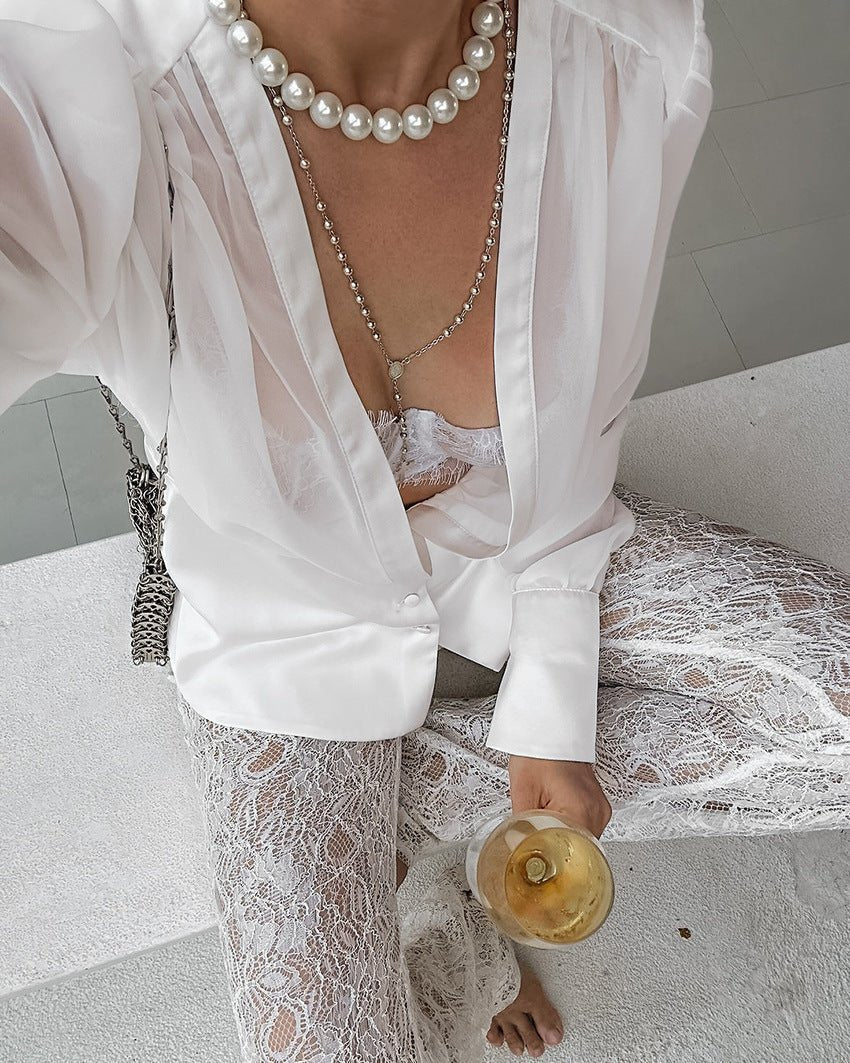 Blouse Elisa transparente à décolleté plongeant et boutons