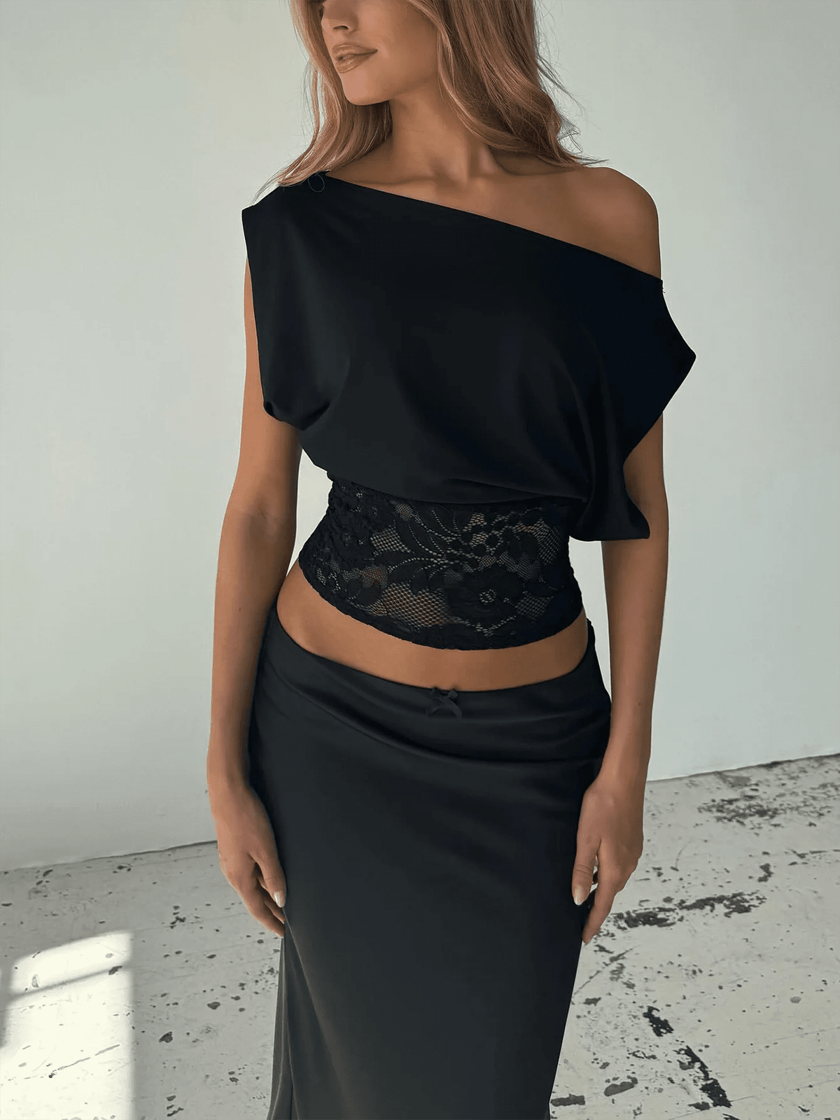 Top Janella en dentelle à épaule inclinée