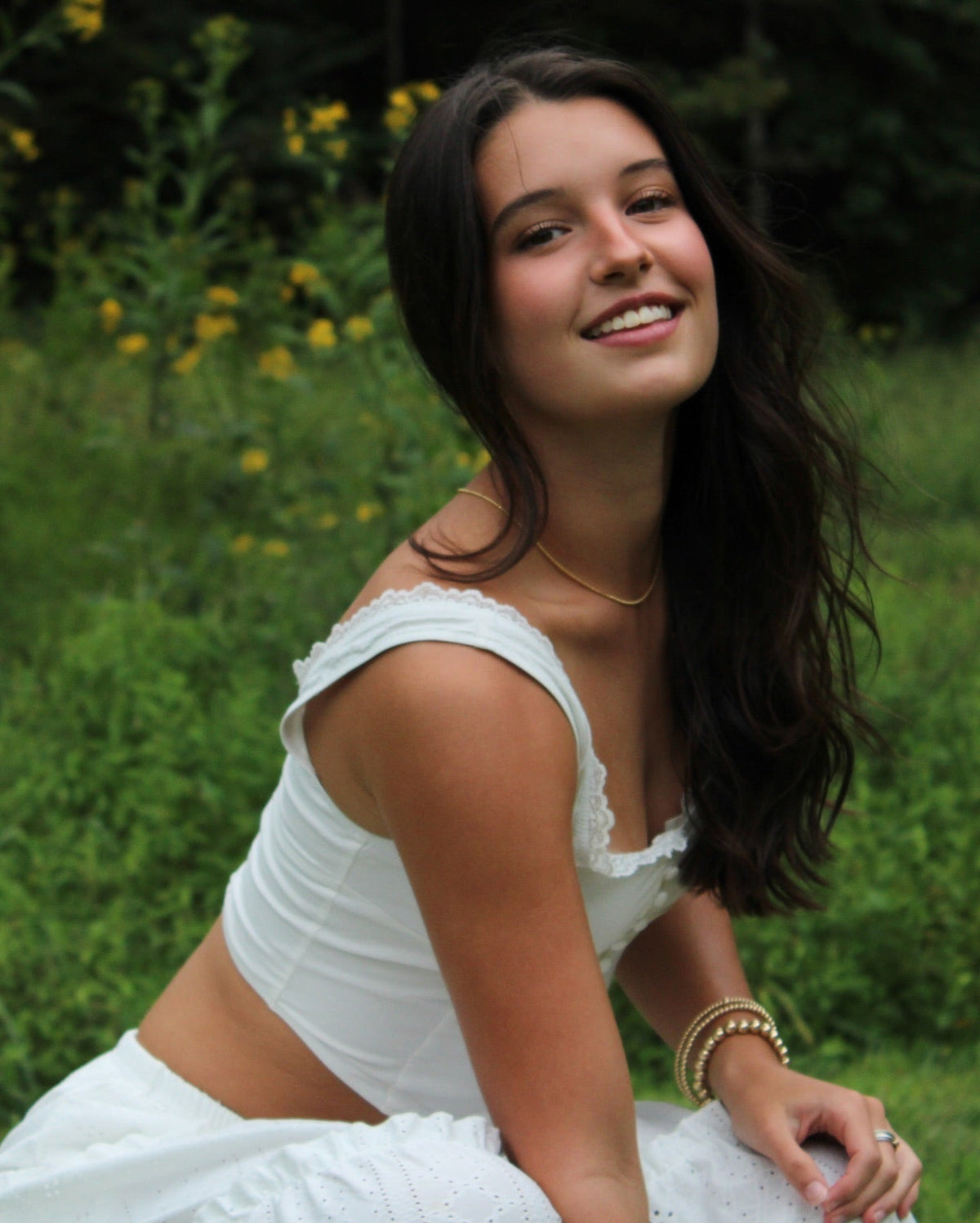 Top Nadira à bretelles, boutons et dentelle