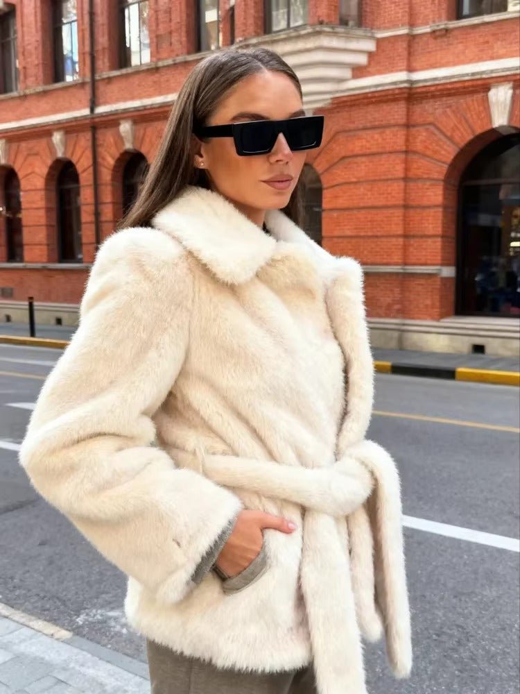 Manteau Aellinne en fausse fourrure avec ceinture