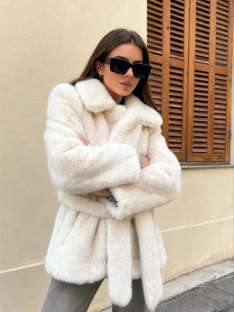 Manteau Aellinne en fausse fourrure avec ceinture