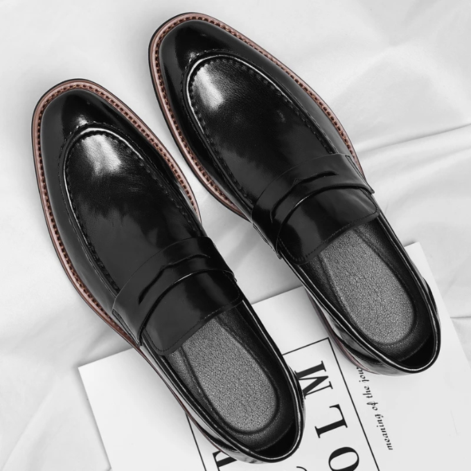 Les chaussures en cuir Metro classiques