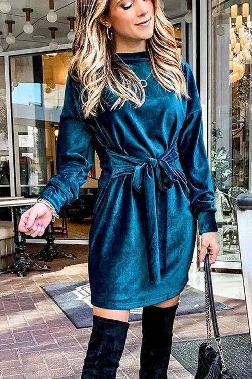 Robe Courte en Velours, Nœud Noué