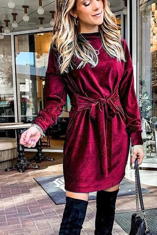 Robe Courte en Velours, Nœud Noué