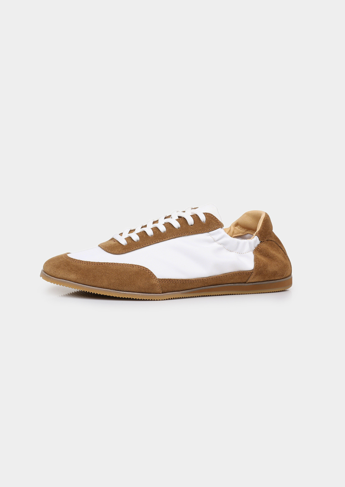 La Basket Monaco Caramel — détail daim