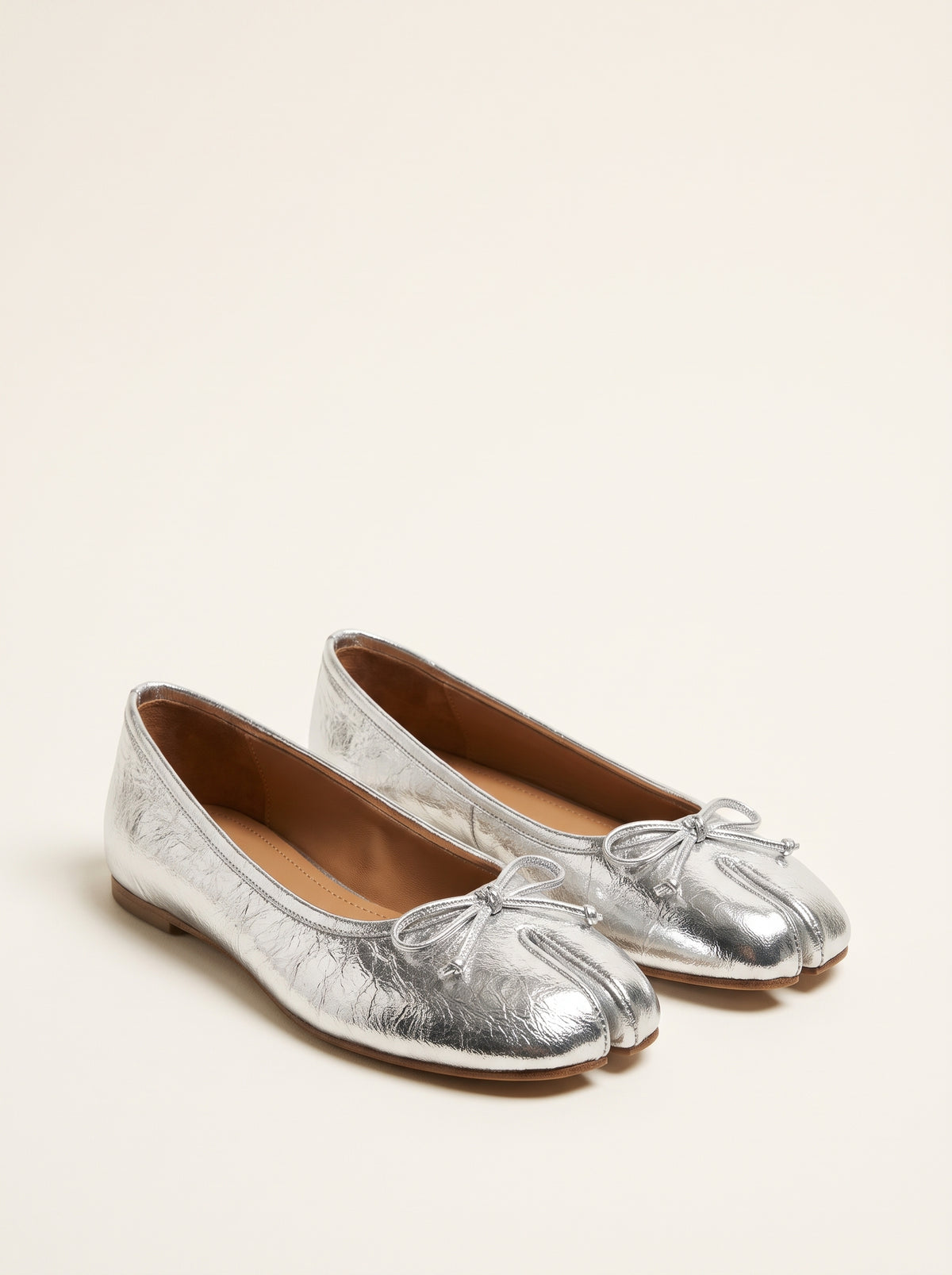Cecilia Linen Bow Tabi Ballet Flats — Silver